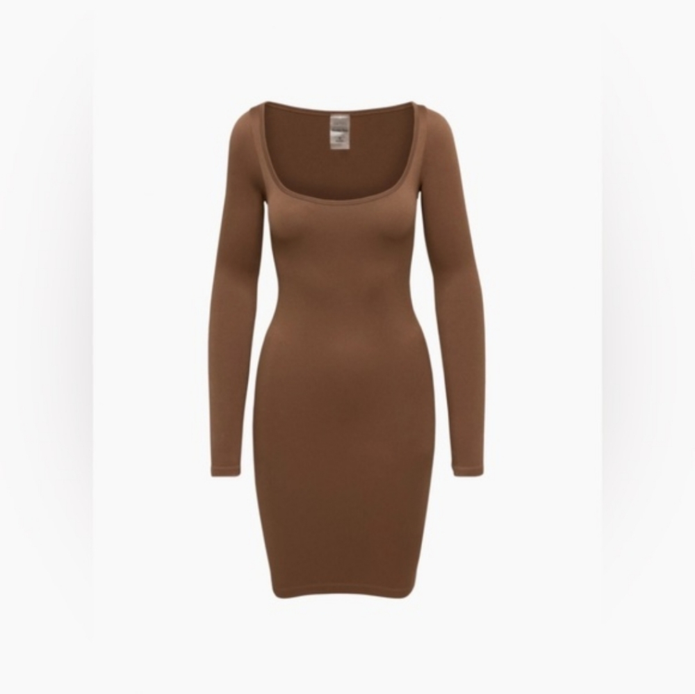 Sunday Best Aritzia Delta Sinch seamless Dress Large
